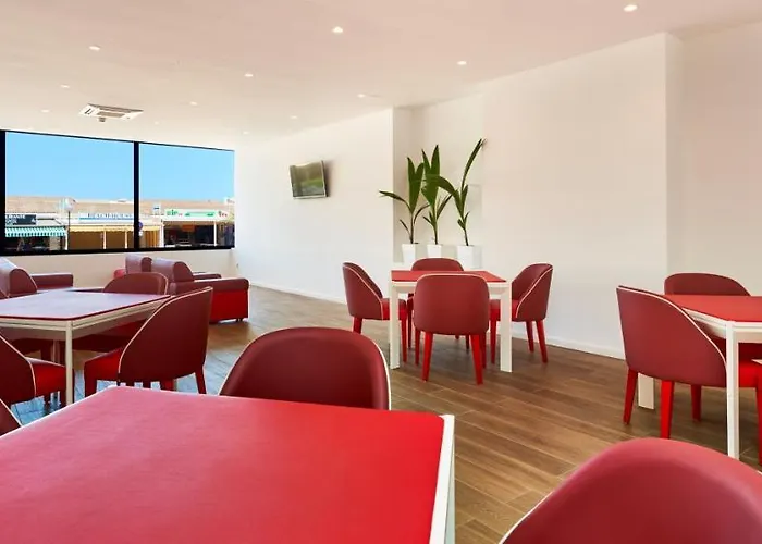 מלון & S'entrador Playa 4*